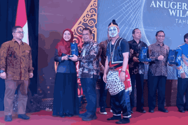 Penghargaan Perguruan Tinggi Dengan Pengelolaan ABDIMAS Terprogresif