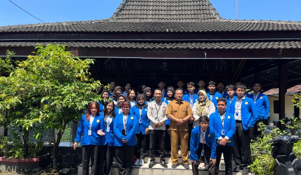 SERAH TERIMA MAHASISWA KKN D3 PERHOTELAN DI KELURAHAN SOBOKERTO, BOYOLALI